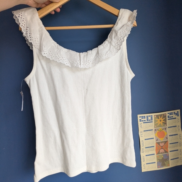 GAP White Eyelet Ruffle Rib Tank - Medium - Picture 3 of 3